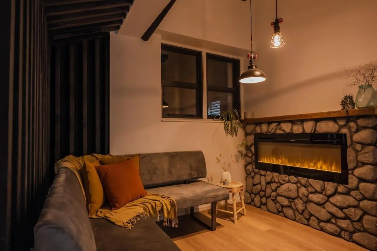 Central City Loft - Sleeps 10 Christchurch Apartment