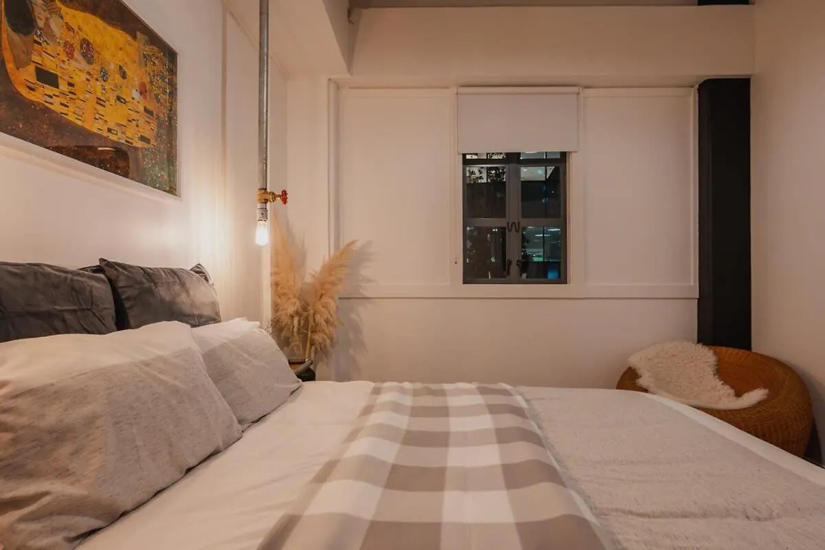 Central City Loft - Sleeps 10 Christchurch Apartment