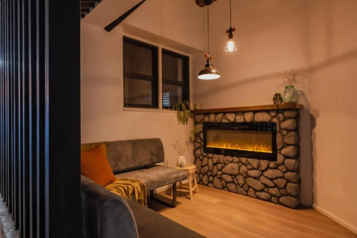 Central City Loft - Sleeps 10 Christchurch Apartment