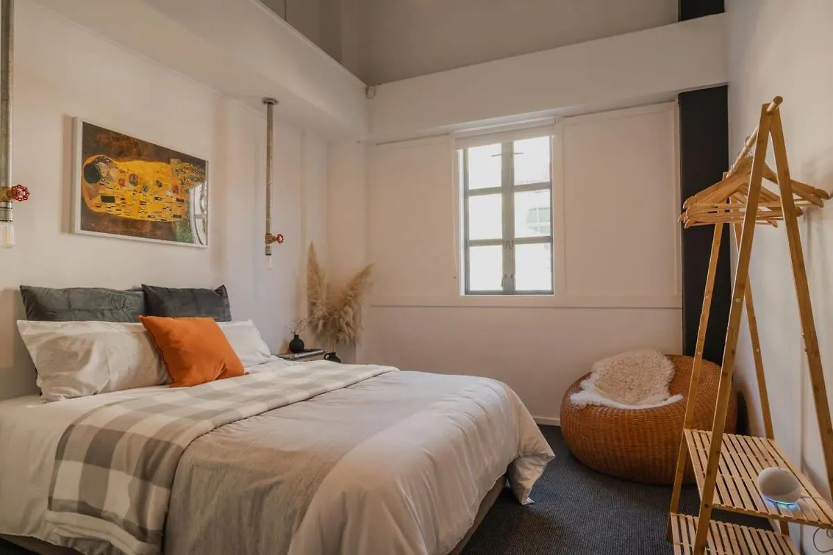 Central City Loft - Sleeps 10 Christchurch Apartment