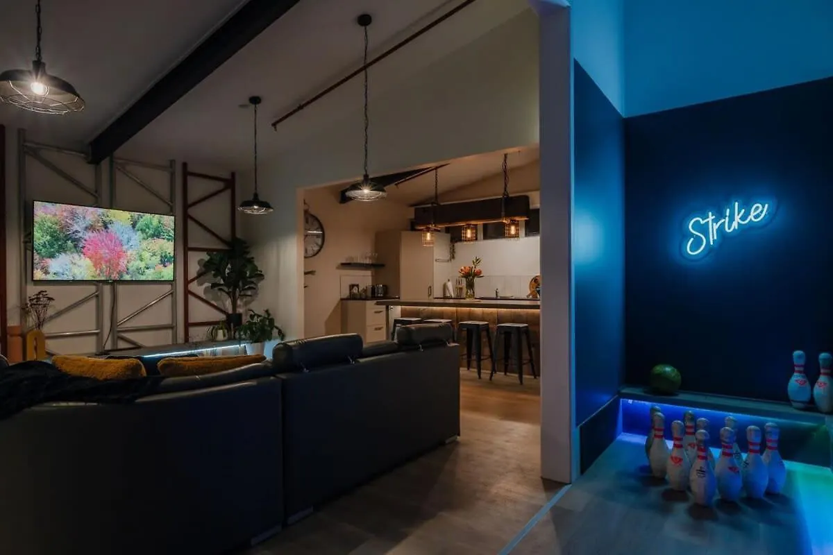 Central City Loft - Sleeps 10 contacts