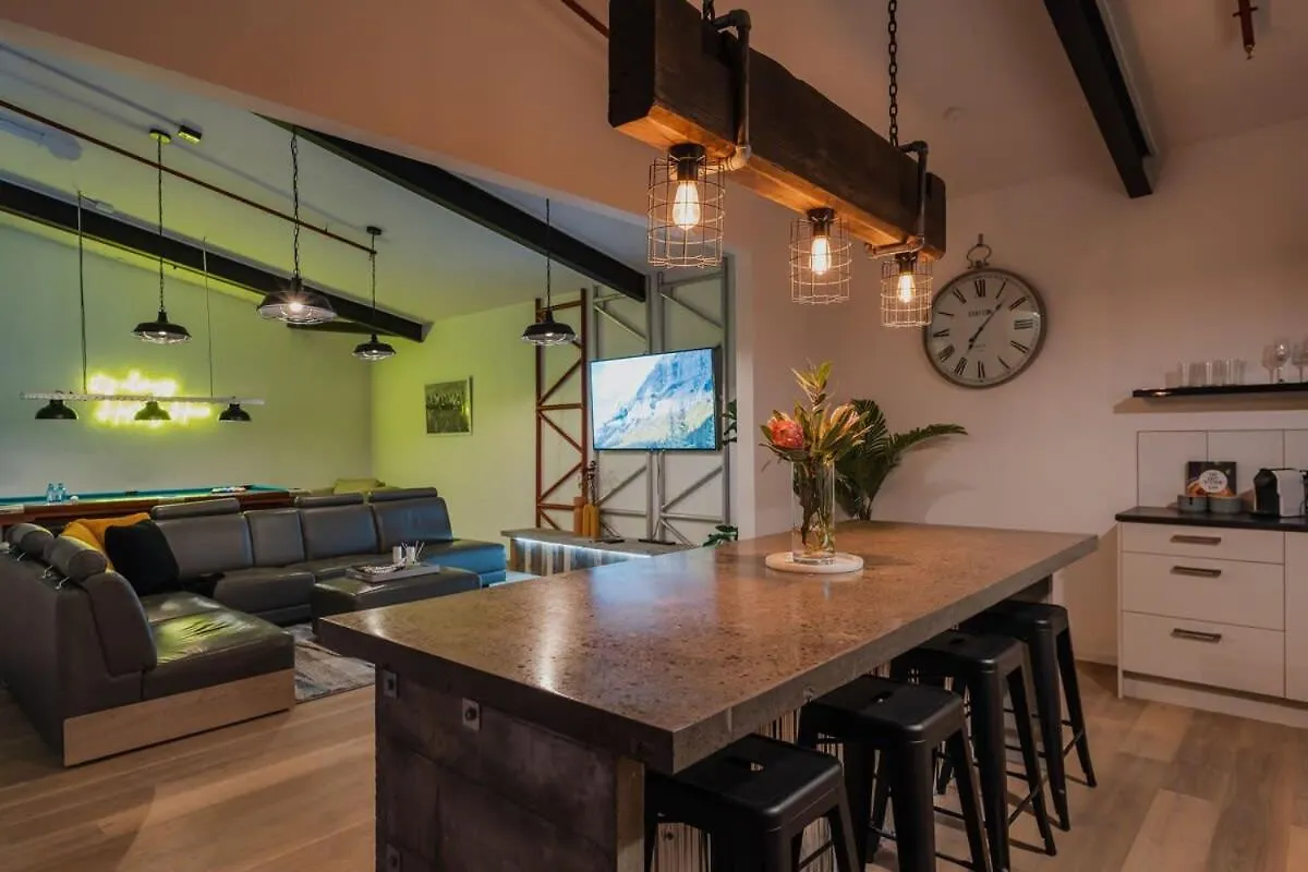 Central City Loft - Sleeps 10 Christchurch New Zealand